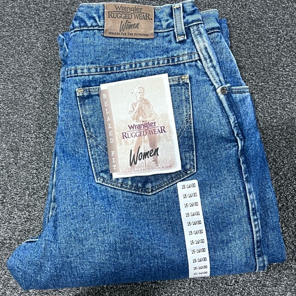 NWT - Wrangler - Rugged Wear - Relaxed Fit Jeans - Picture 2 of 7